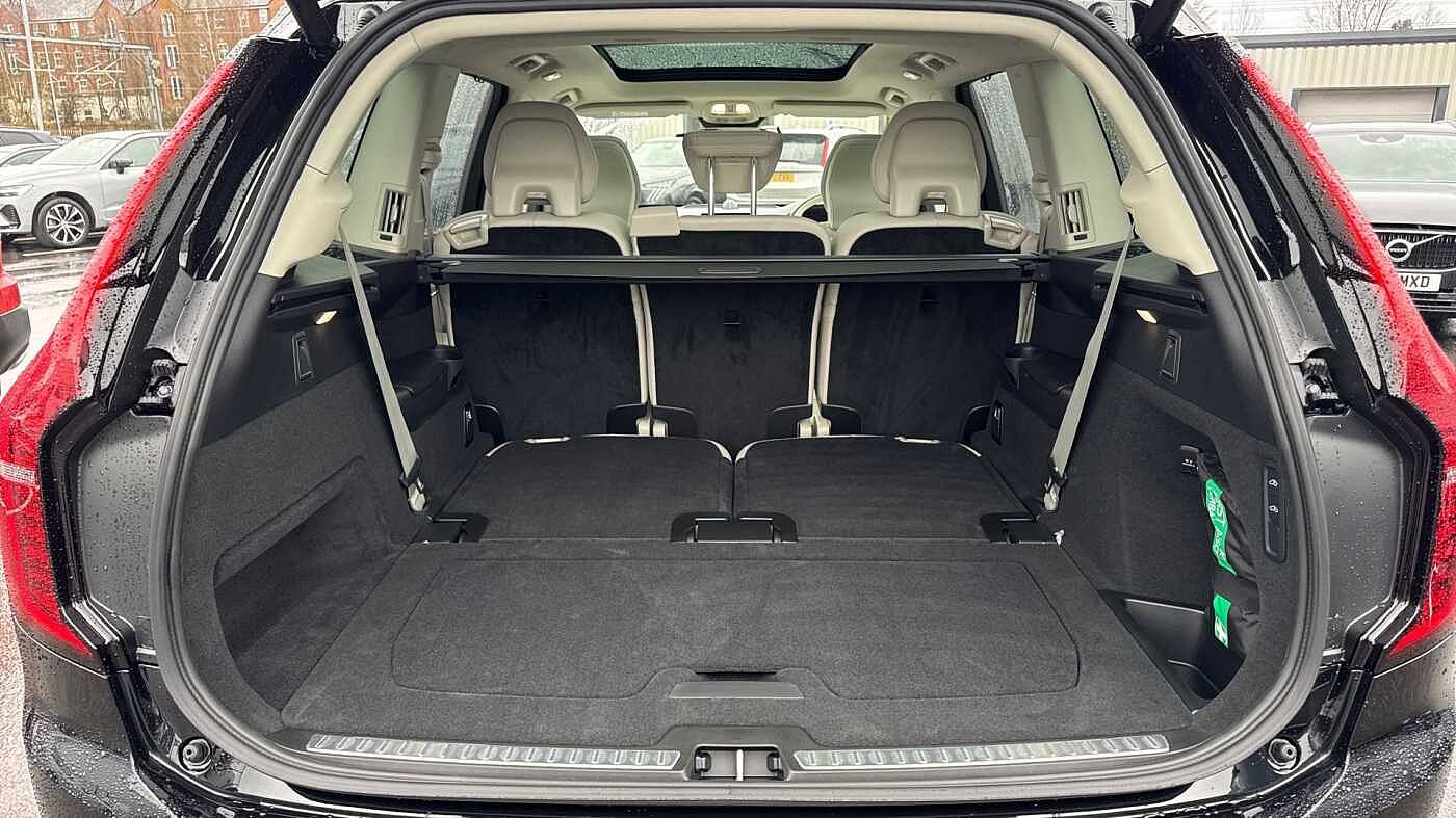 Volvo XC90 Ultra, T8 AWD Plug-in hybrid, Electric/Petrol, Dark, 7 Seats