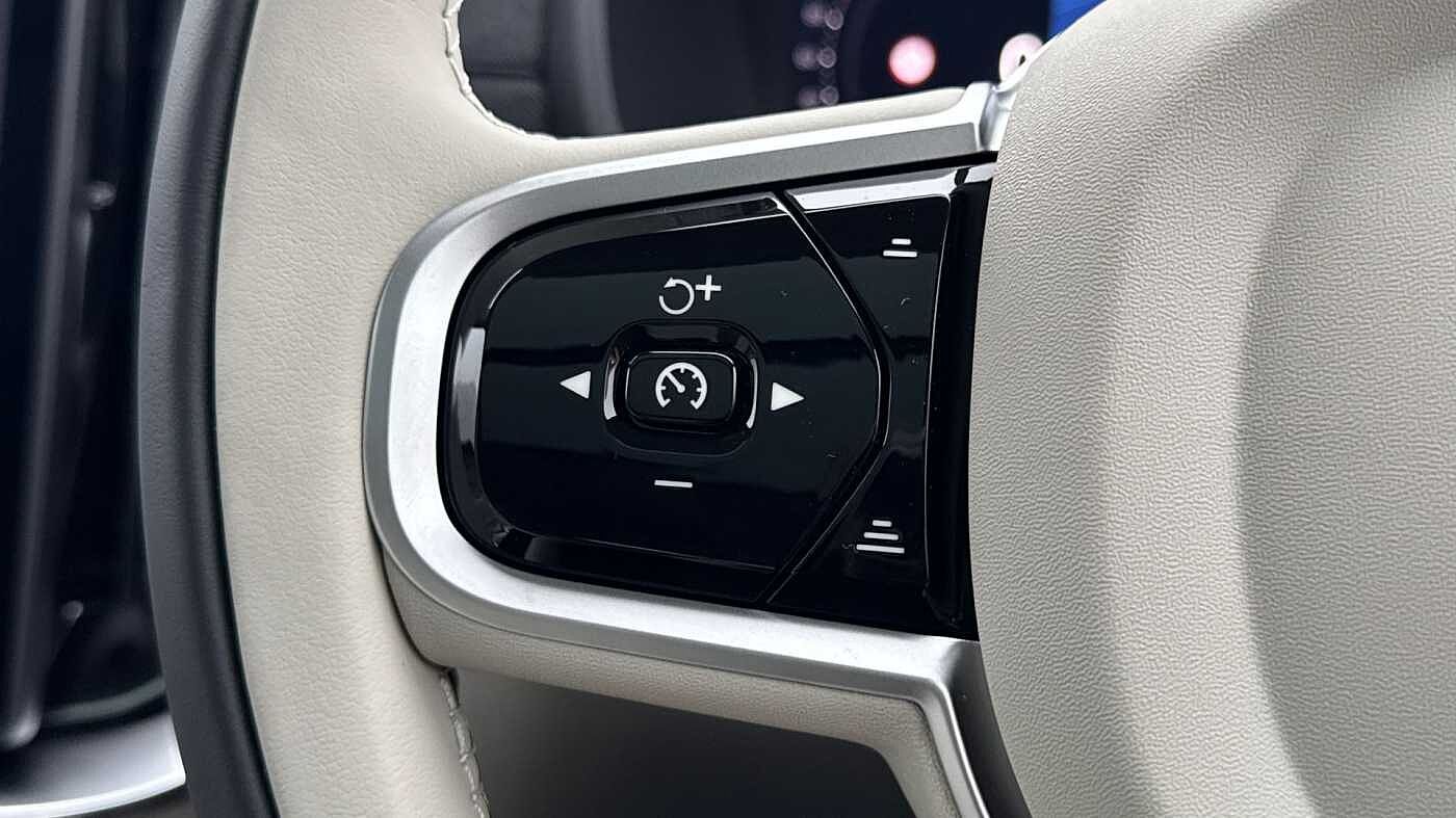 Volvo XC90 Ultra, T8 AWD Plug-in hybrid, Electric/Petrol, Dark, 7 Seats