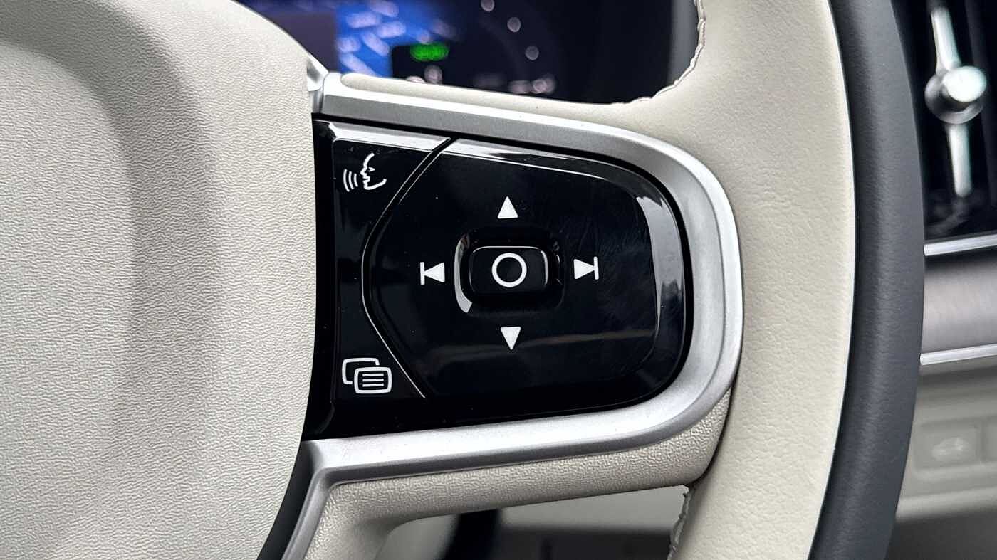 Volvo XC90 Ultra, T8 AWD Plug-in hybrid, Electric/Petrol, Dark, 7 Seats