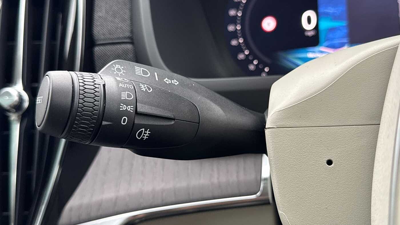 Volvo XC90 Ultra, T8 AWD Plug-in hybrid, Electric/Petrol, Dark, 7 Seats