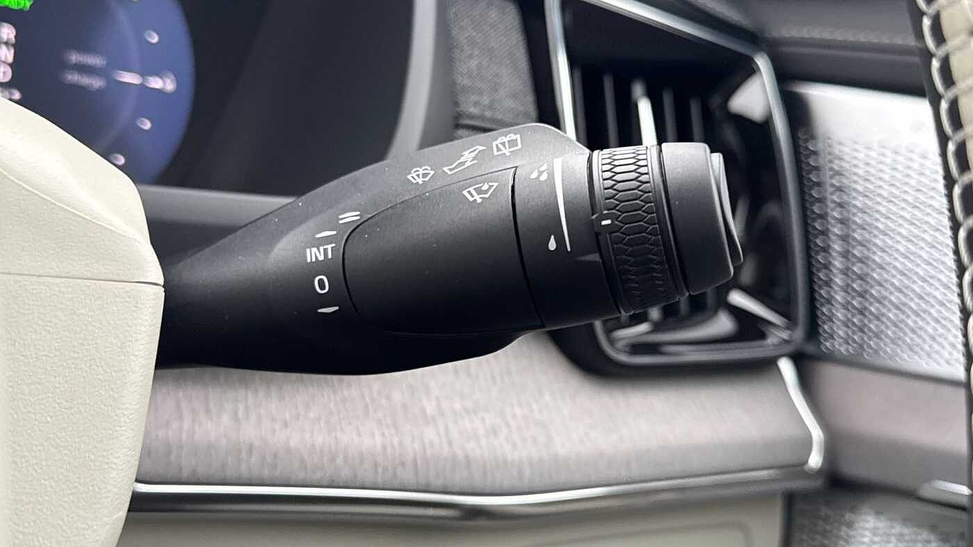 Volvo XC90 Ultra, T8 AWD Plug-in hybrid, Electric/Petrol, Dark, 7 Seats