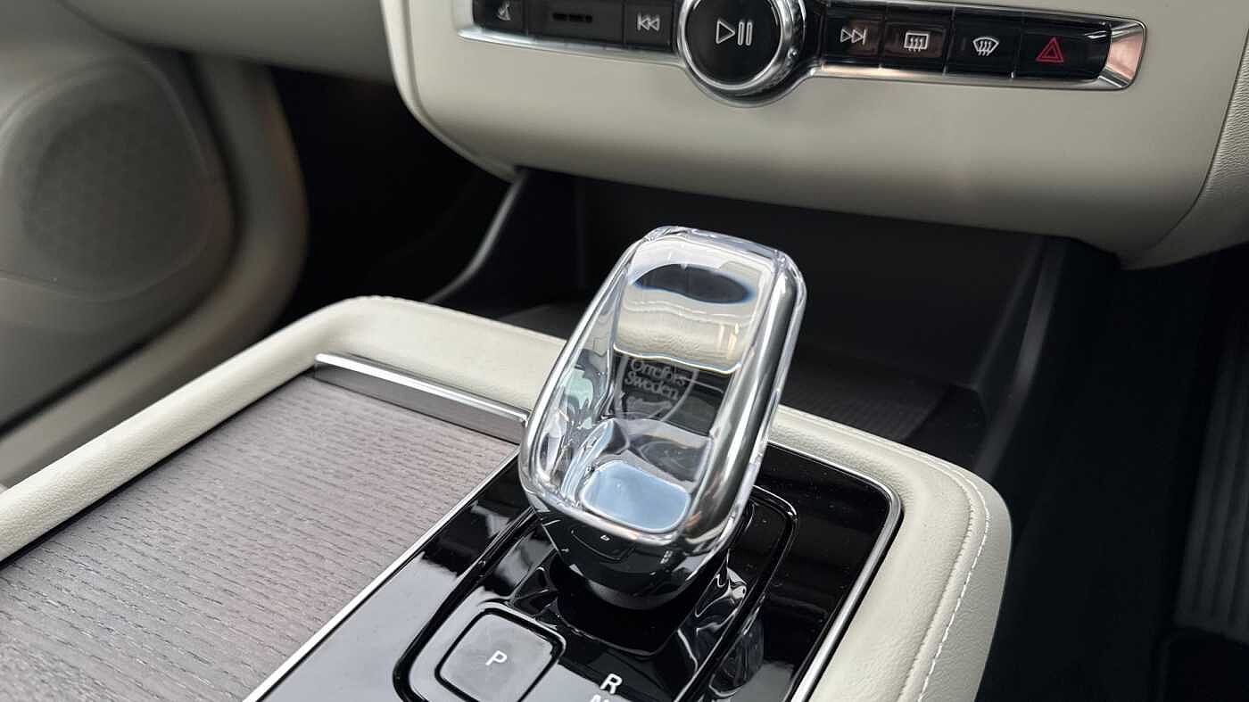 Volvo XC90 Ultra, T8 AWD Plug-in hybrid, Electric/Petrol, Dark, 7 Seats