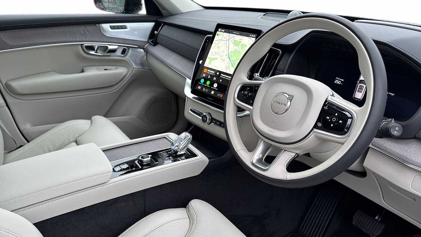 Volvo XC90 Ultra, T8 AWD Plug-in hybrid, Electric/Petrol, Dark, 7 Seats