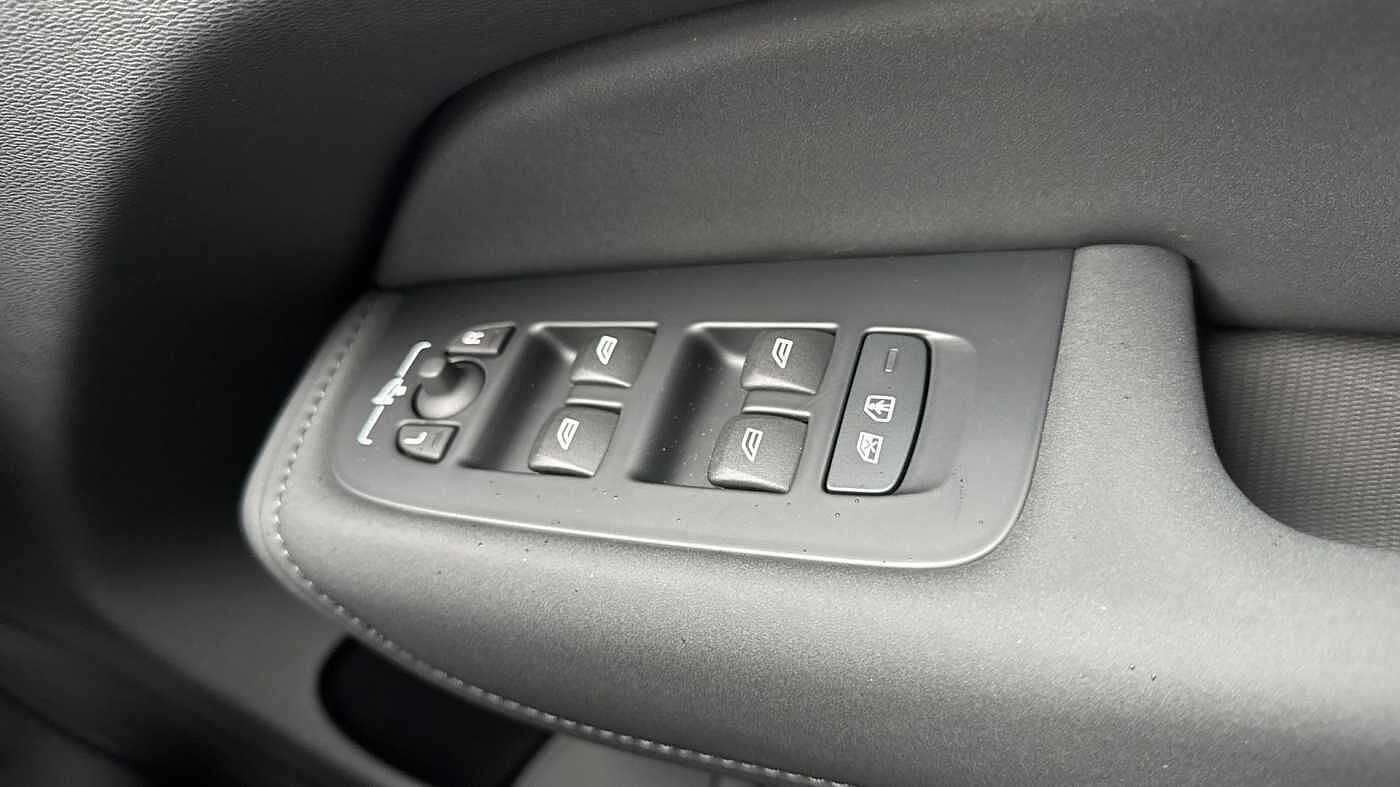 Volvo XC60 Black Edition Ultra, T8 AWD Plug-in hybrid, Electric/Petrol