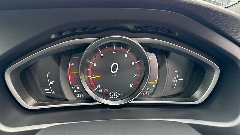 Volvo V40 T3 R-Design Pro Manual (Pan roof, Power Passenger Seat)