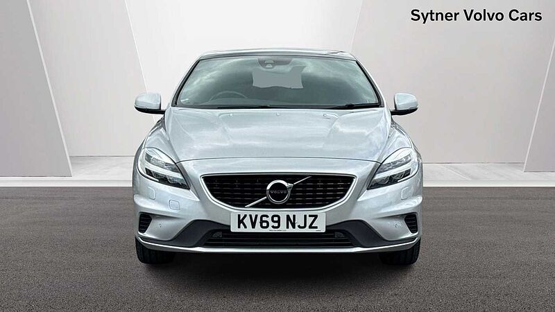 Volvo V40 T3 R-Design Pro Manual (Pan roof, Power Passenger Seat)