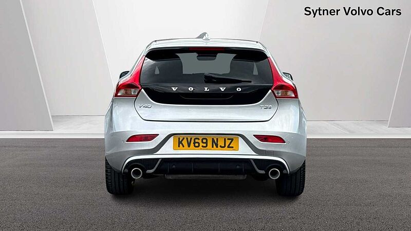 Volvo V40 T3 R-Design Pro Manual (Pan roof, Power Passenger Seat)
