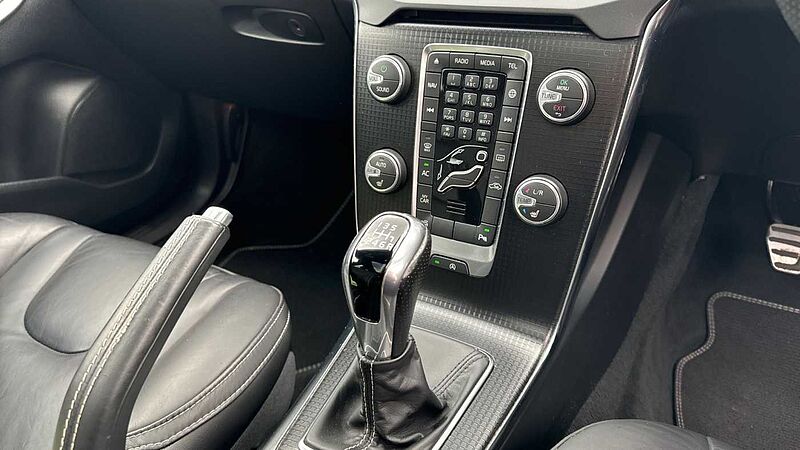 Volvo V40 T3 R-Design Pro Manual (Pan roof, Power Passenger Seat)