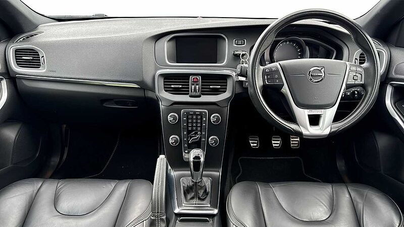 Volvo V40 T3 R-Design Pro Manual (Pan roof, Power Passenger Seat)
