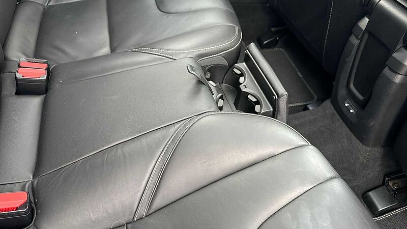 Volvo V40 T3 R-Design Pro Manual (Pan roof, Power Passenger Seat)