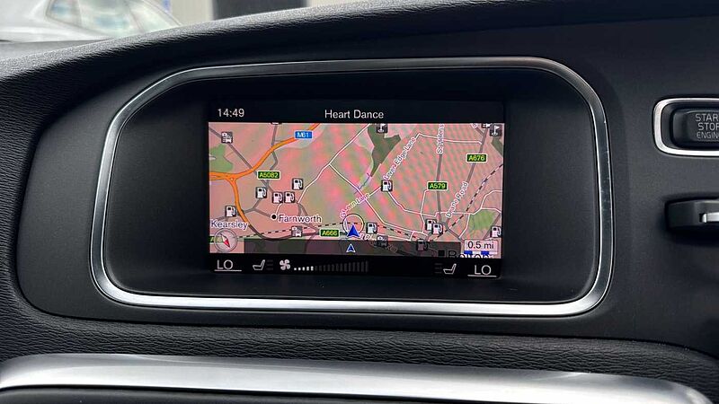 Volvo V40 T3 R-Design Pro Manual (Pan roof, Power Passenger Seat)