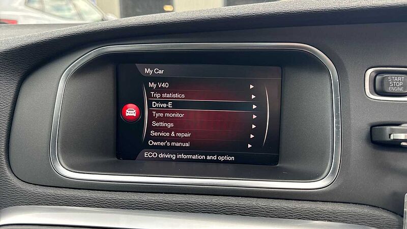 Volvo V40 T3 R-Design Pro Manual (Pan roof, Power Passenger Seat)