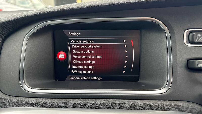 Volvo V40 T3 R-Design Pro Manual (Pan roof, Power Passenger Seat)