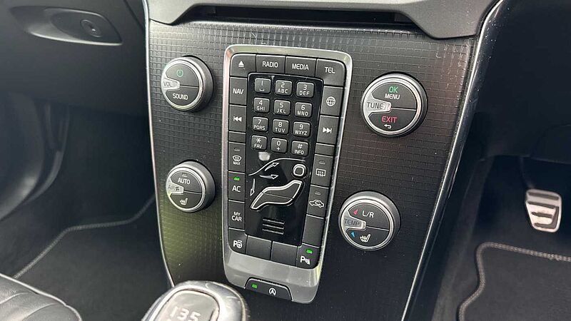 Volvo V40 T3 R-Design Pro Manual (Pan roof, Power Passenger Seat)