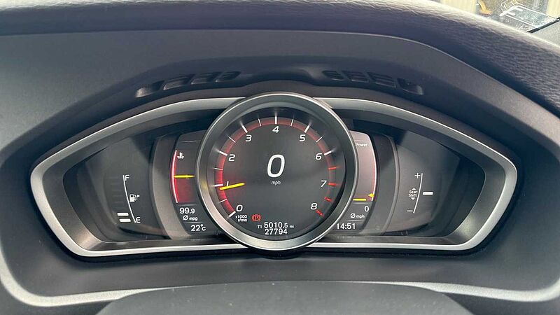 Volvo V40 T3 R-Design Pro Manual (Pan roof, Power Passenger Seat)