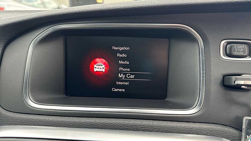 Volvo V40 T3 R-Design Pro Manual (Pan roof, Power Passenger Seat)