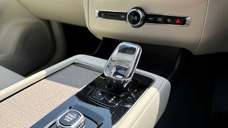 Volvo XC90 Ultra, T8 AWD Plug-in hybrid, Electric/Petrol, Dark, 7 Seats
