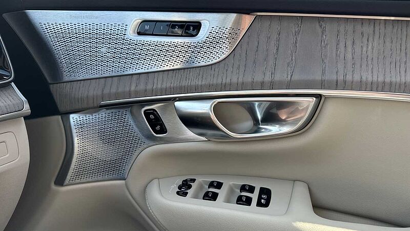 Volvo XC90 Ultra, T8 AWD Plug-in hybrid, Electric/Petrol, Dark, 7 Seats