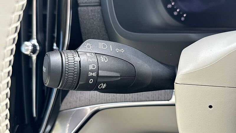 Volvo XC90 Ultra, T8 AWD Plug-in hybrid, Electric/Petrol, Dark, 7 Seats