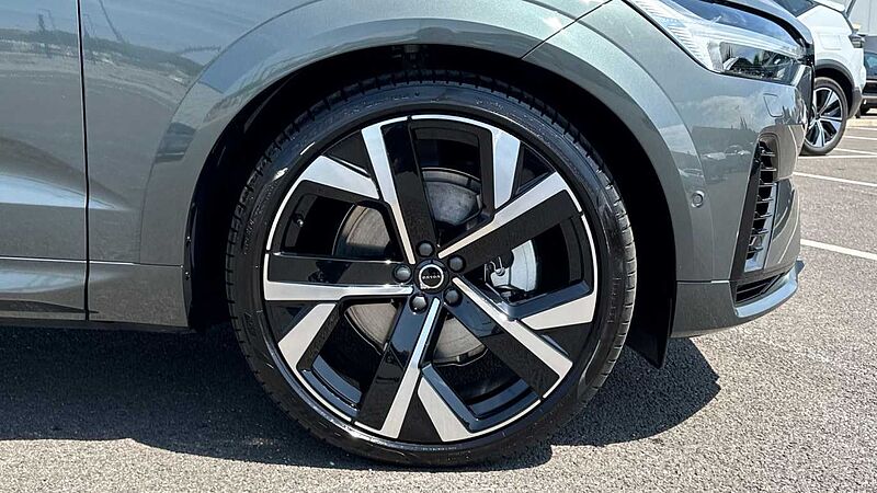 Volvo XC60 Ultra, T8 AWD Plug-in hybrid, Electric/Petrol, Dark