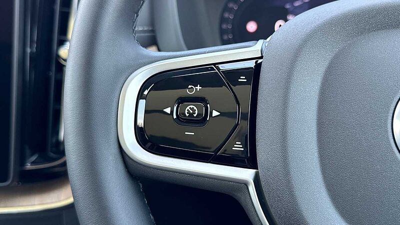 Volvo XC60 Ultra, T8 AWD Plug-in hybrid, Electric/Petrol, Dark