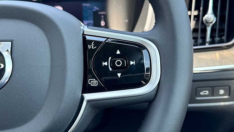 Volvo XC60 Ultra, T8 AWD Plug-in hybrid, Electric/Petrol, Dark