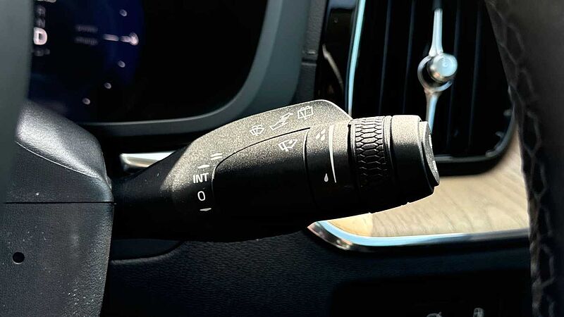 Volvo XC60 Ultra, T8 AWD Plug-in hybrid, Electric/Petrol, Dark