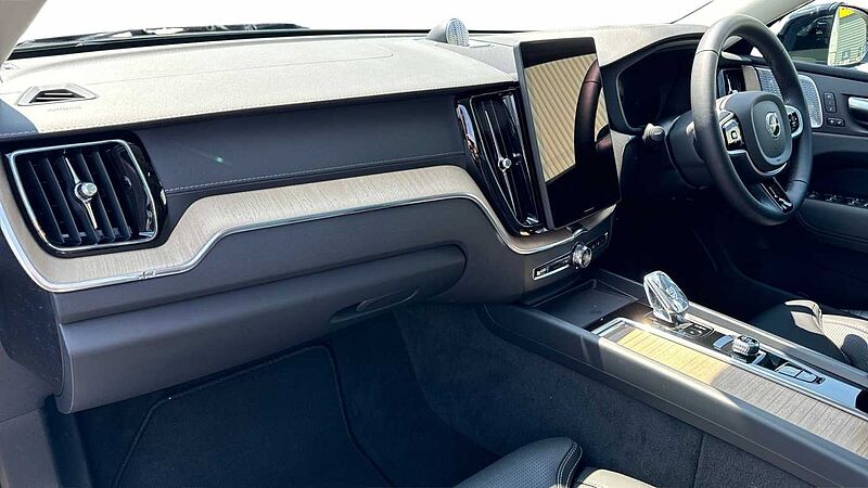 Volvo XC60 Ultra, T8 AWD Plug-in hybrid, Electric/Petrol, Dark
