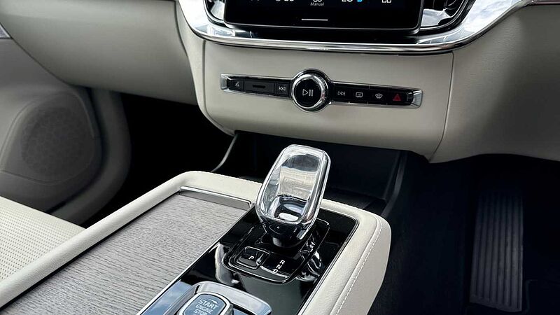 Volvo XC90 Ultra, T8 AWD Plug-in hybrid, Electric/Petrol, Dark, 7 Seats