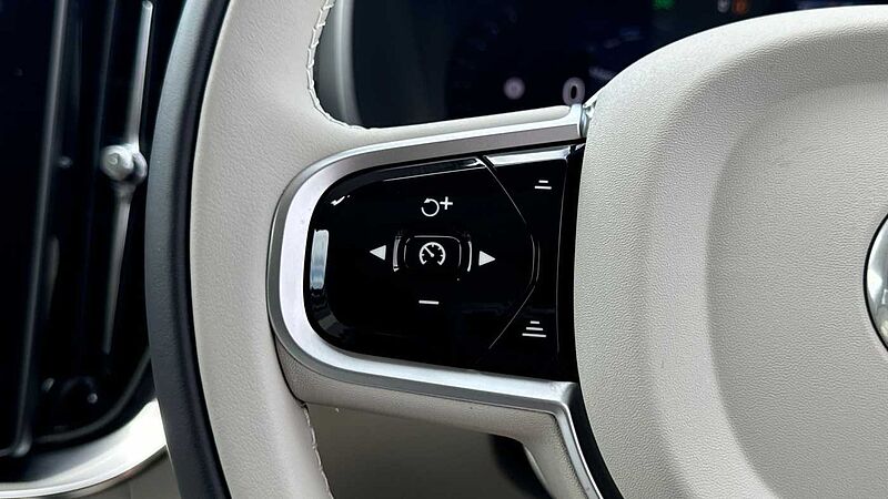 Volvo XC90 Ultra, T8 AWD Plug-in hybrid, Electric/Petrol, Dark, 7 Seats
