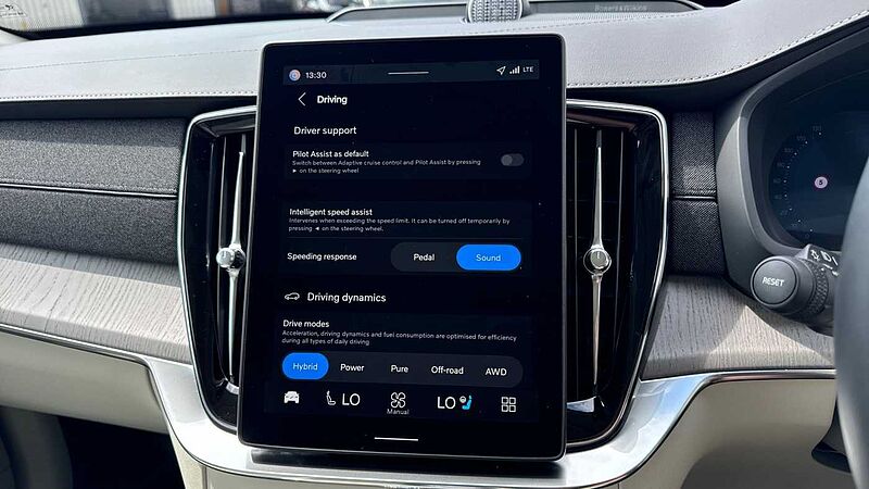Volvo XC90 Ultra, T8 AWD Plug-in hybrid, Electric/Petrol, Dark, 7 Seats
