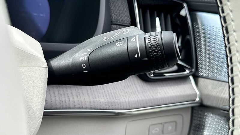 Volvo XC90 Ultra, T8 AWD Plug-in hybrid, Electric/Petrol, Dark, 7 Seats