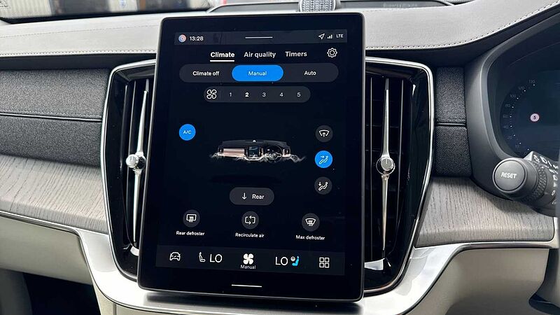 Volvo XC90 Ultra, T8 AWD Plug-in hybrid, Electric/Petrol, Dark, 7 Seats