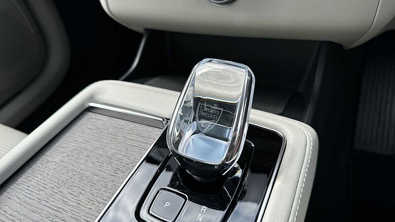 Volvo XC90 Ultra, T8 AWD Plug-in hybrid, Electric/Petrol, Dark, 7 Seats