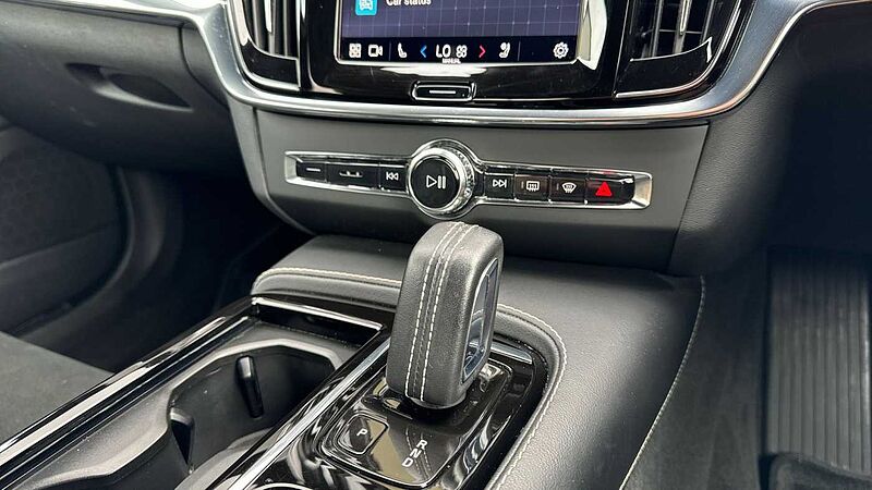 Volvo S90 Recharge R-Design, T8 AWD plug-in hybrid