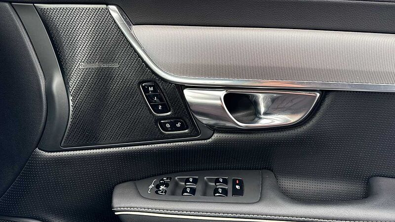 Volvo S90 Recharge R-Design, T8 AWD plug-in hybrid