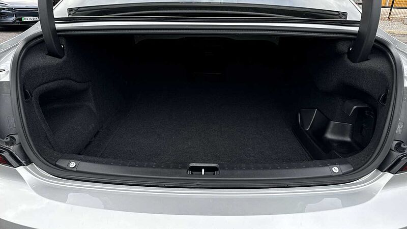 Volvo S90 Recharge R-Design, T8 AWD plug-in hybrid