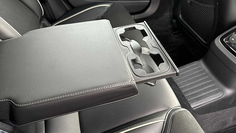 Volvo S90 Recharge R-Design, T8 AWD plug-in hybrid