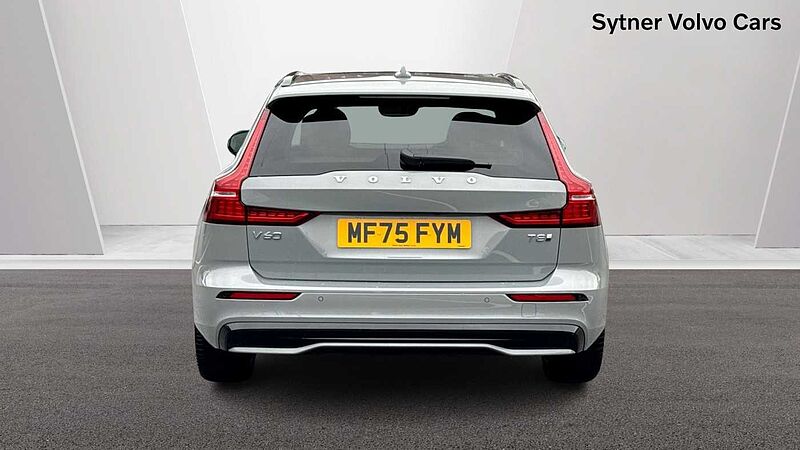 Volvo V60 Ultra, T8 AWD Plug-in hybrid, Electric/Petrol, Dark