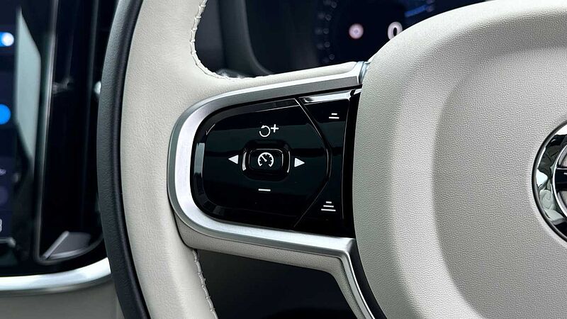 Volvo V60 Ultra, T8 AWD Plug-in hybrid, Electric/Petrol, Dark