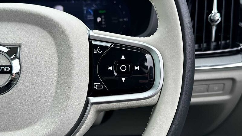 Volvo V60 Ultra, T8 AWD Plug-in hybrid, Electric/Petrol, Dark