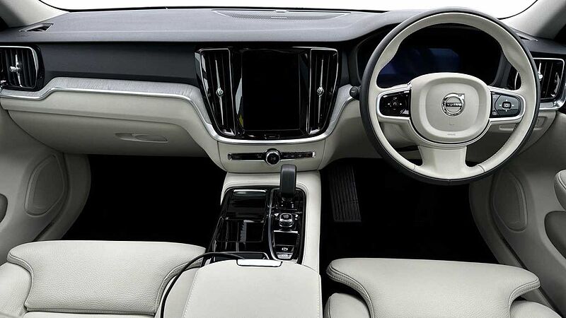 Volvo V60 Ultra, T8 AWD Plug-in hybrid, Electric/Petrol, Dark