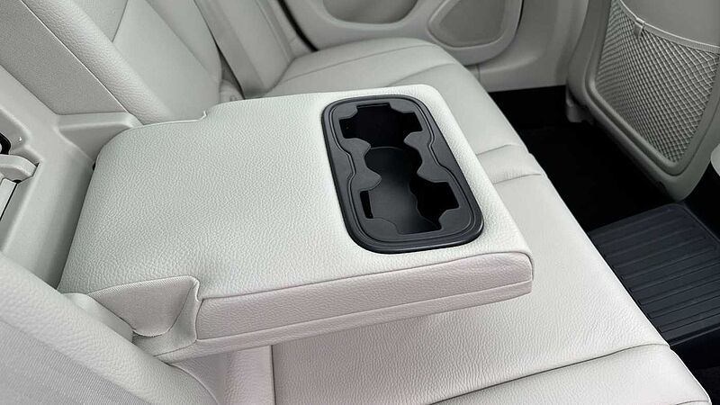 Volvo V60 Ultra, T8 AWD Plug-in hybrid, Electric/Petrol, Dark