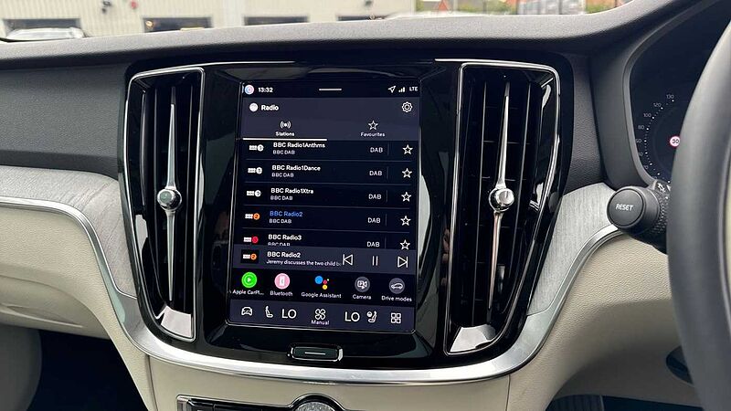 Volvo V60 Ultra, T8 AWD Plug-in hybrid, Electric/Petrol, Dark