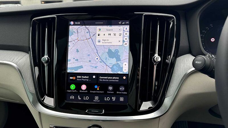 Volvo V60 Ultra, T8 AWD Plug-in hybrid, Electric/Petrol, Dark