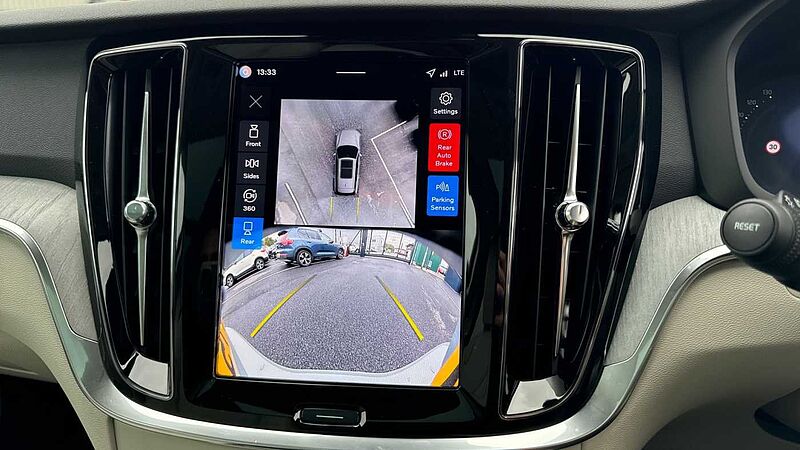 Volvo V60 Ultra, T8 AWD Plug-in hybrid, Electric/Petrol, Dark