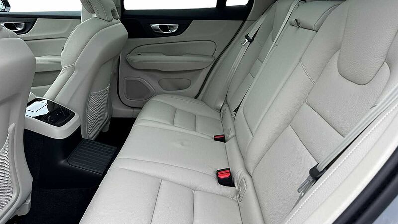 Volvo V60 Ultra, T8 AWD Plug-in hybrid, Electric/Petrol, Dark