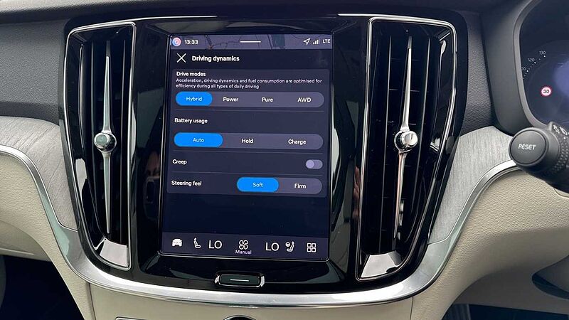 Volvo V60 Ultra, T8 AWD Plug-in hybrid, Electric/Petrol, Dark