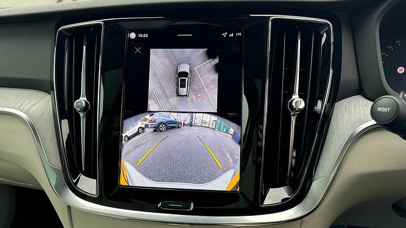 Volvo V60 Ultra, T8 AWD Plug-in hybrid, Electric/Petrol, Dark