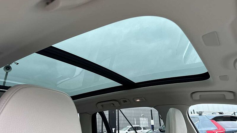 Volvo V60 Ultra, T8 AWD Plug-in hybrid, Electric/Petrol, Dark